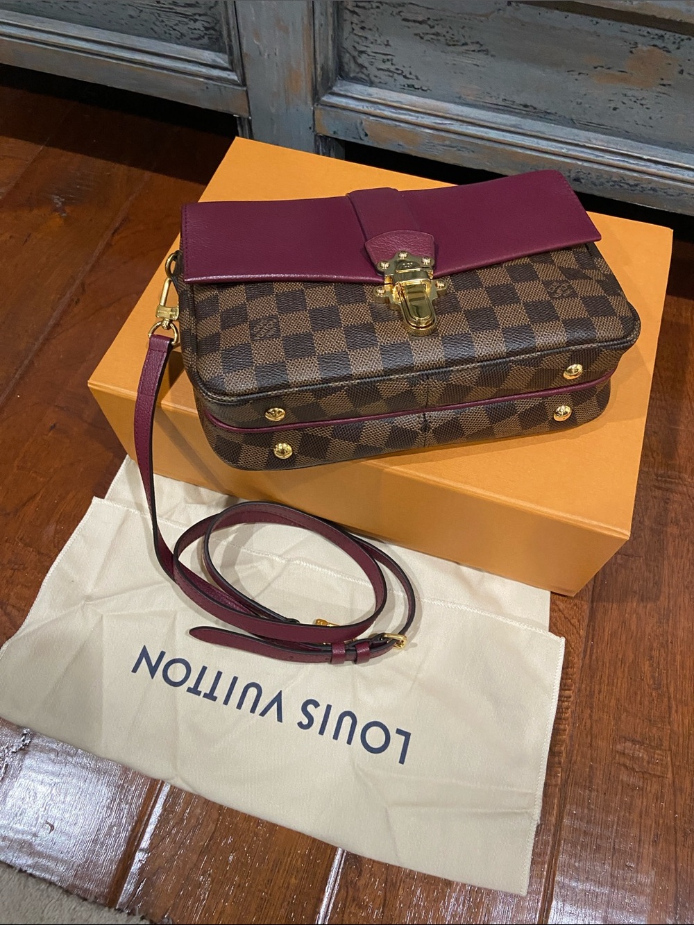 Louis VuittonBurgundy & Brown Damier Crossbody Clapton bag